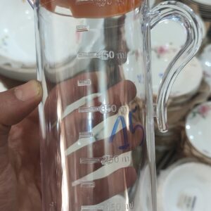 إبريق بلاستيكي